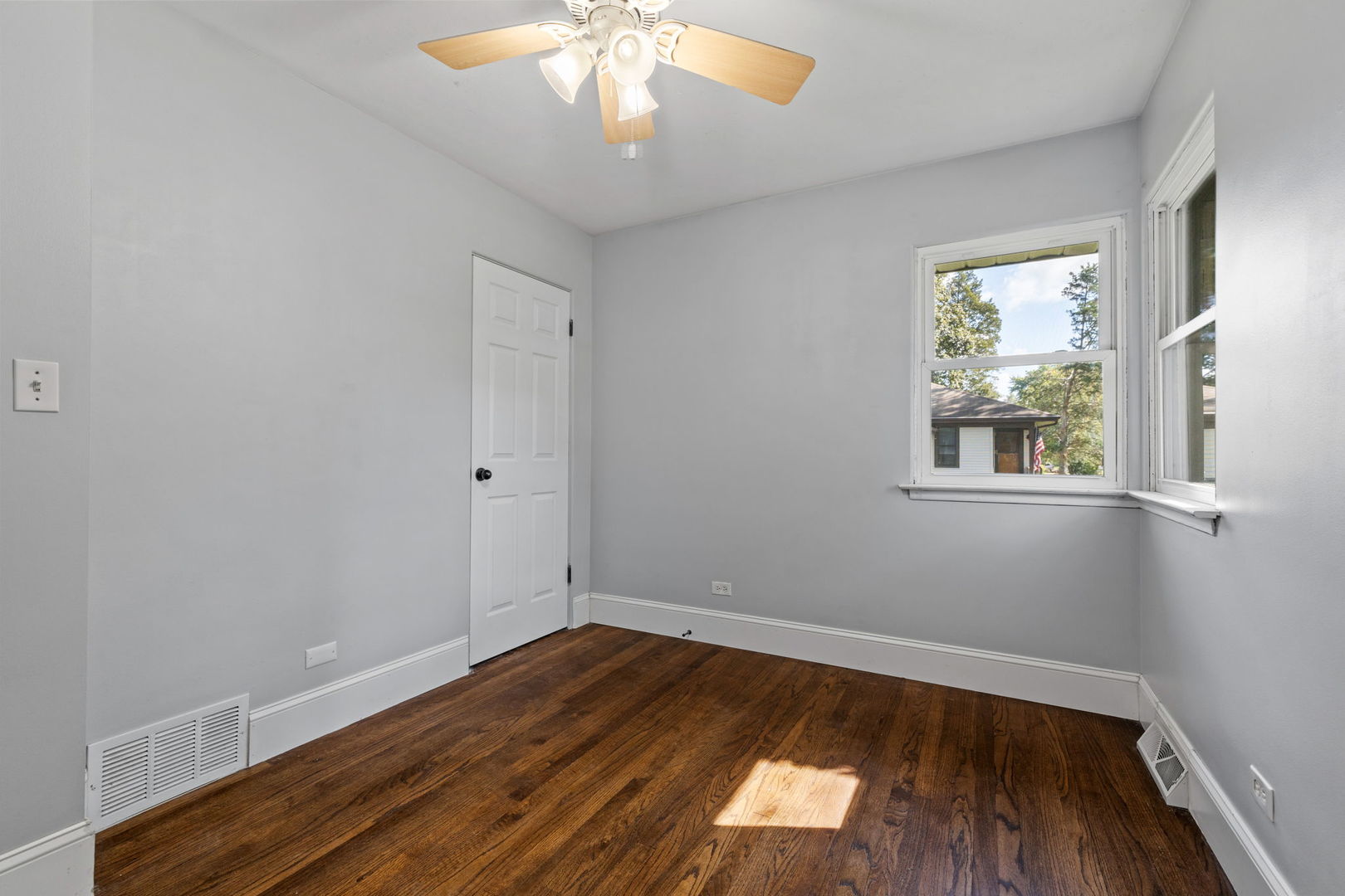 28w556 Forestview Avenue, Warrenville, IL 60555