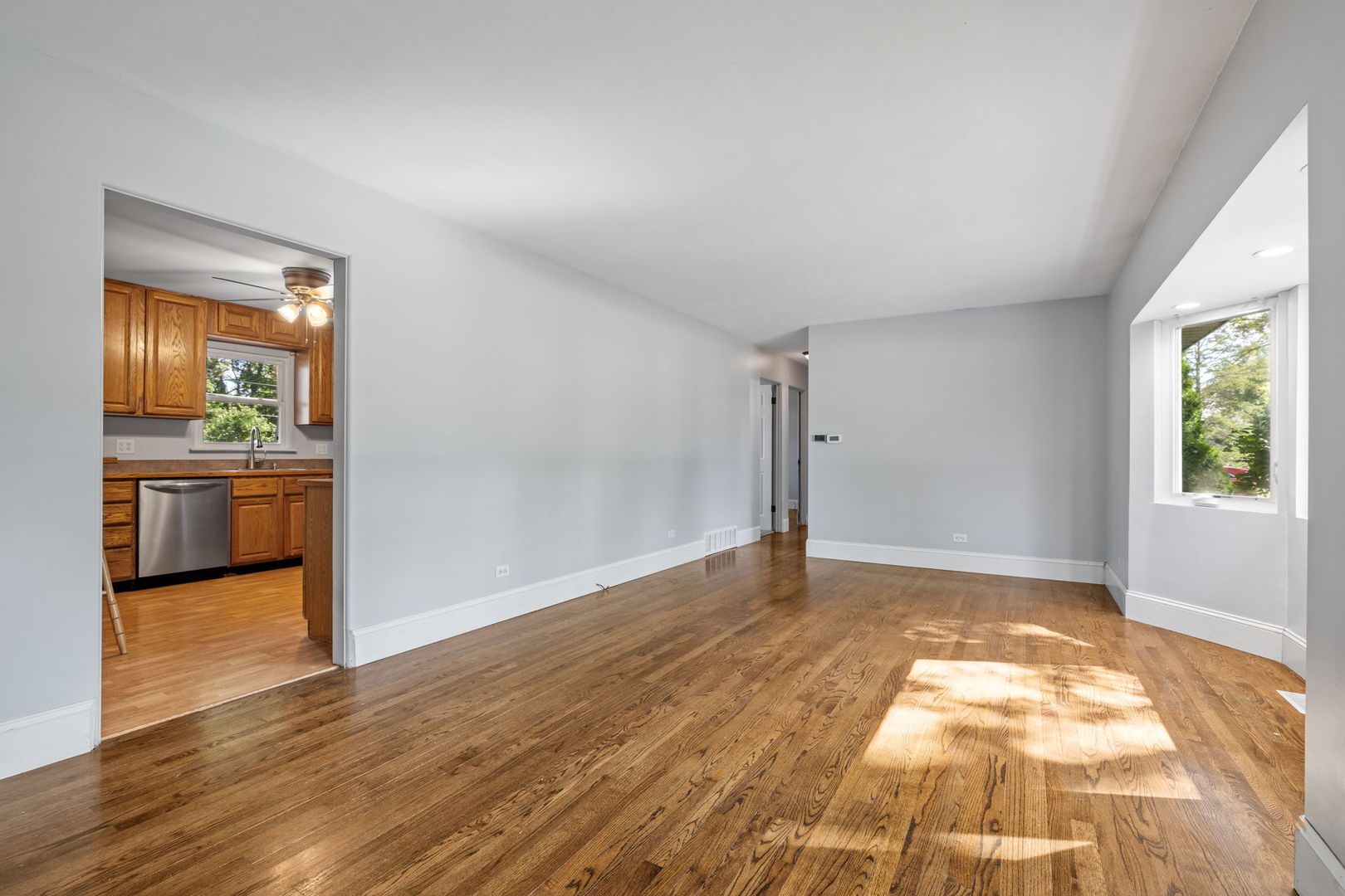 28w556 Forestview Avenue, Warrenville, IL 60555