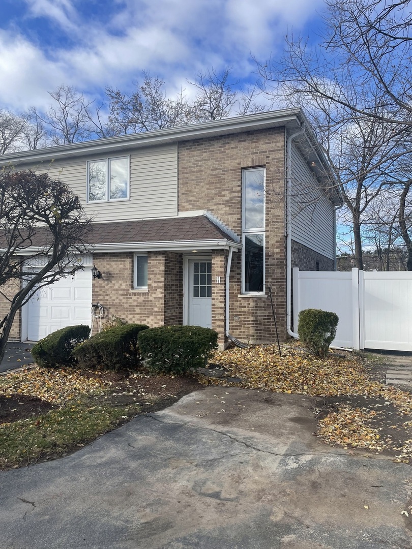 10956 S 76th Avenue #H, Palos Hills, IL 60465