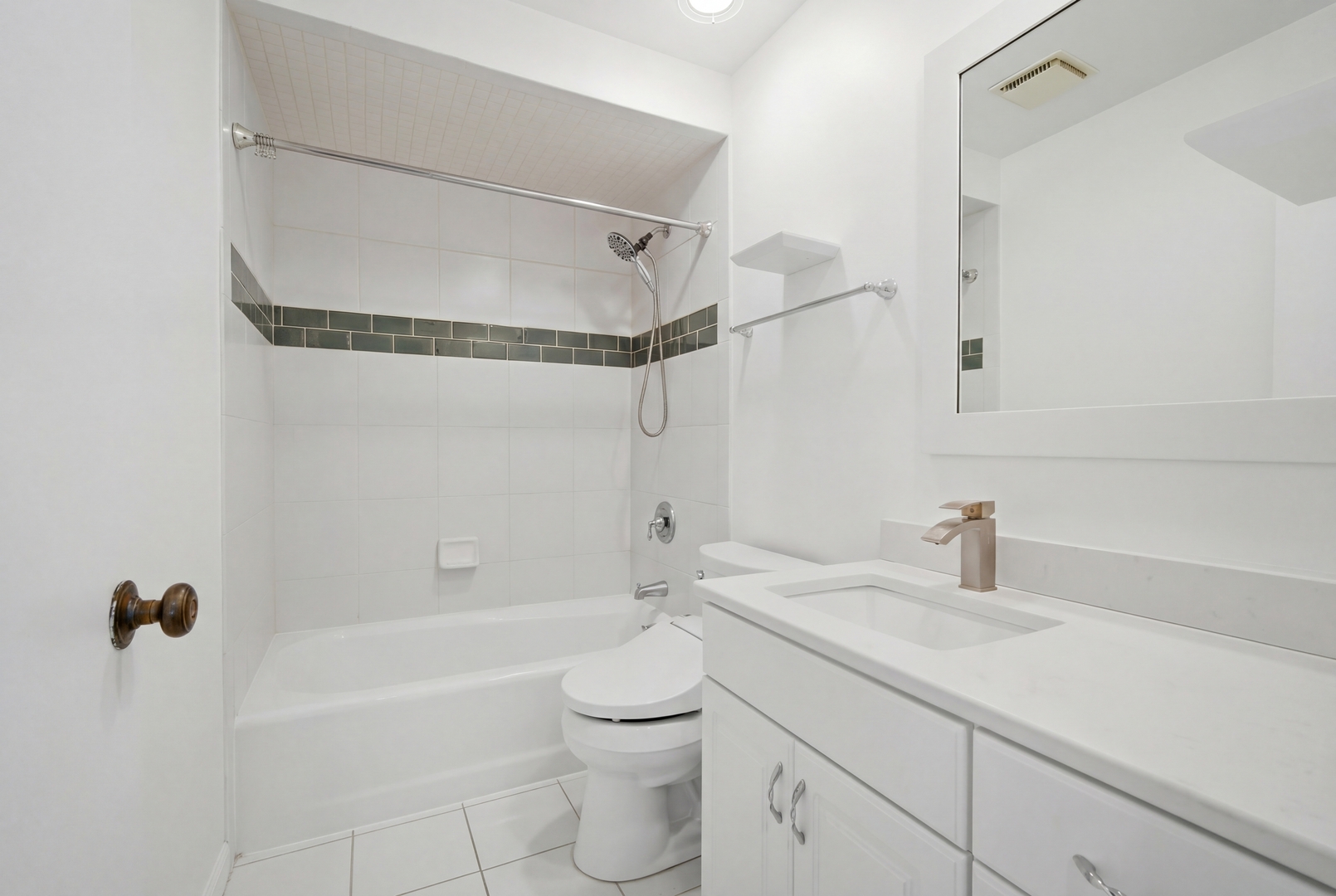 301 Lake Hinsdale Drive #311, Willowbrook, IL 60527