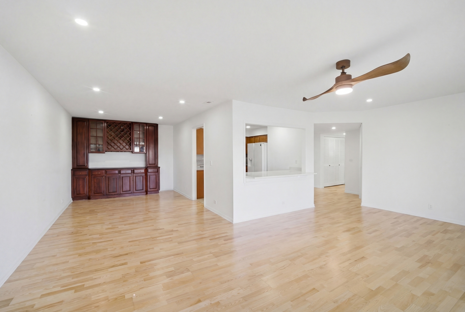 301 Lake Hinsdale Drive #311, Willowbrook, IL 60527