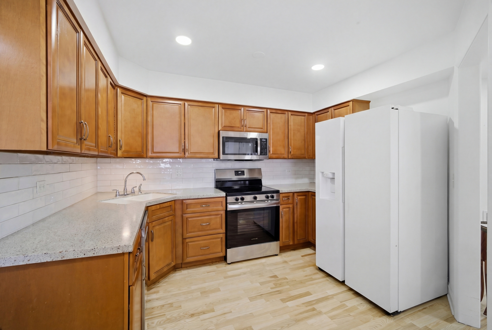 301 Lake Hinsdale Drive #311, Willowbrook, IL 60527