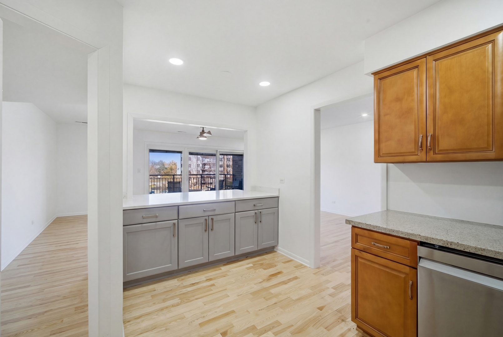 301 Lake Hinsdale Drive #311, Willowbrook, IL 60527