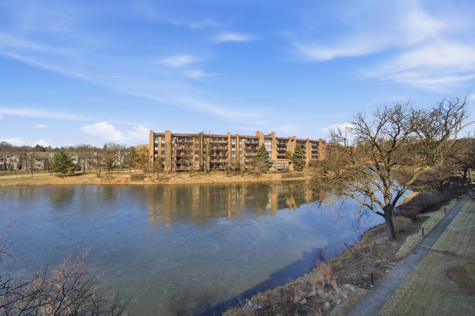 301 Lake Hinsdale Drive #311, Willowbrook, IL 60527