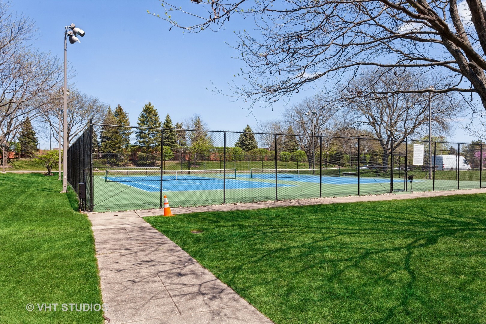 301 Lake Hinsdale Drive #311, Willowbrook, IL 60527