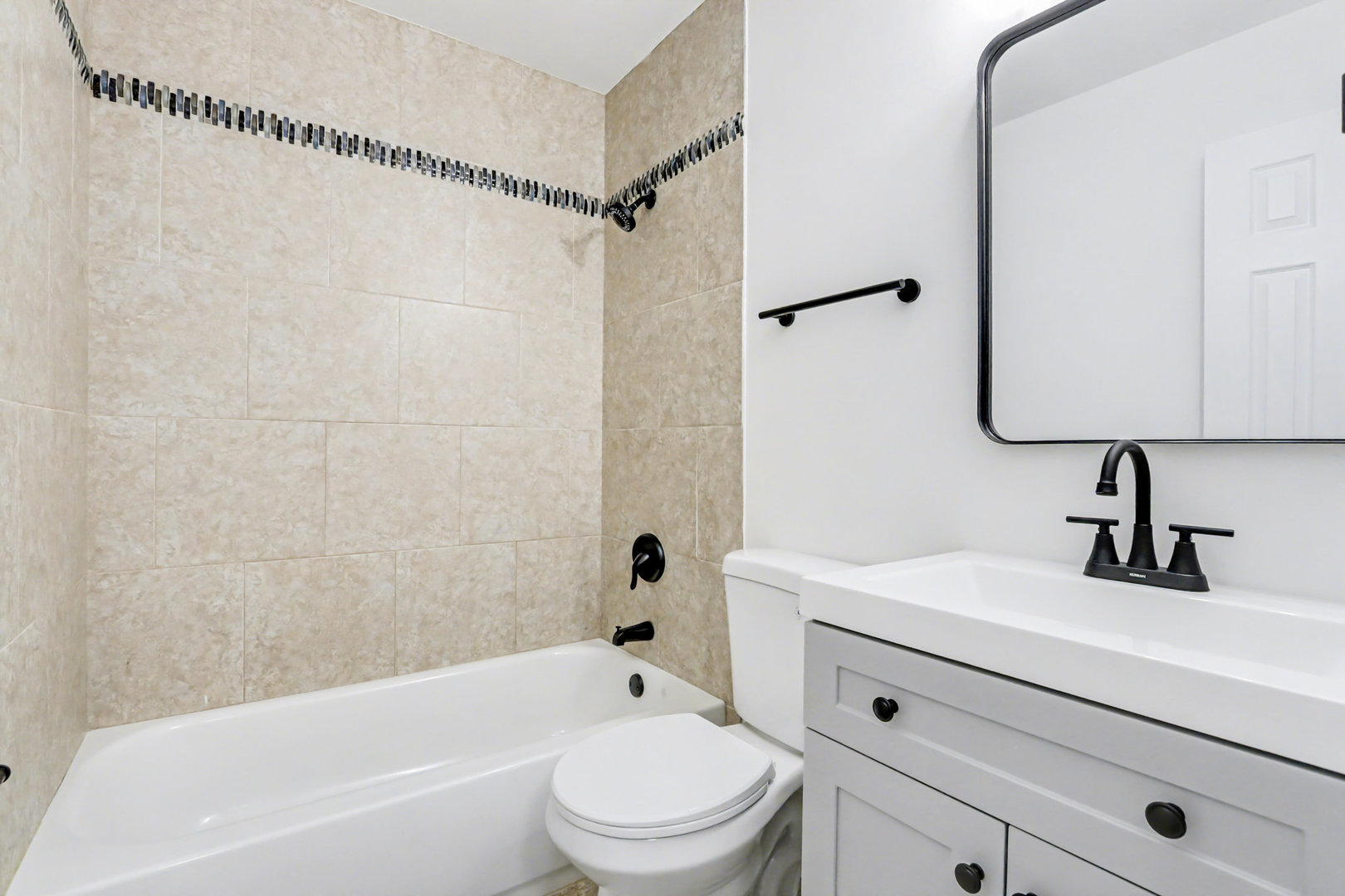 8 WILDWOOD Lane #G, Bolingbrook, IL 60440