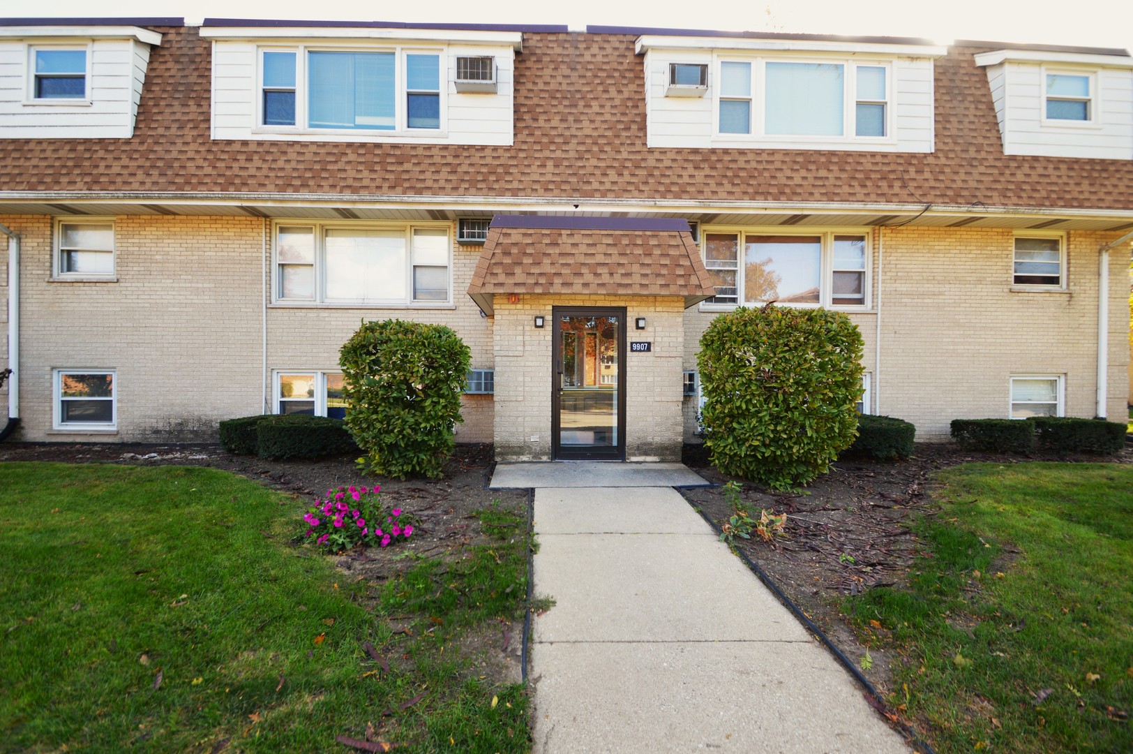 9907 W 58th Street #9, Countryside, IL 60525