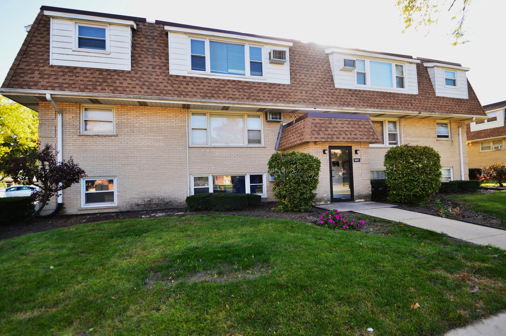 9907 W 58th Street #9, Countryside, IL 60525