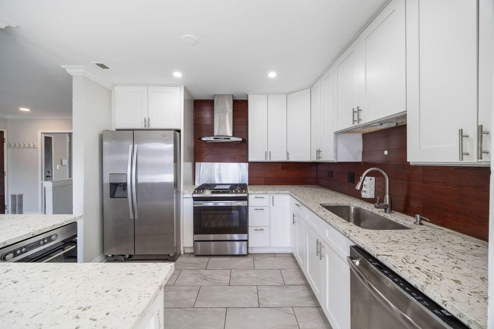 901 Yosemite Trail #A5, Roselle, IL 60172