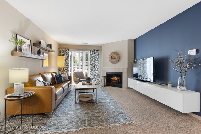 56 Sterling Circle #102, Wheaton, IL 60189