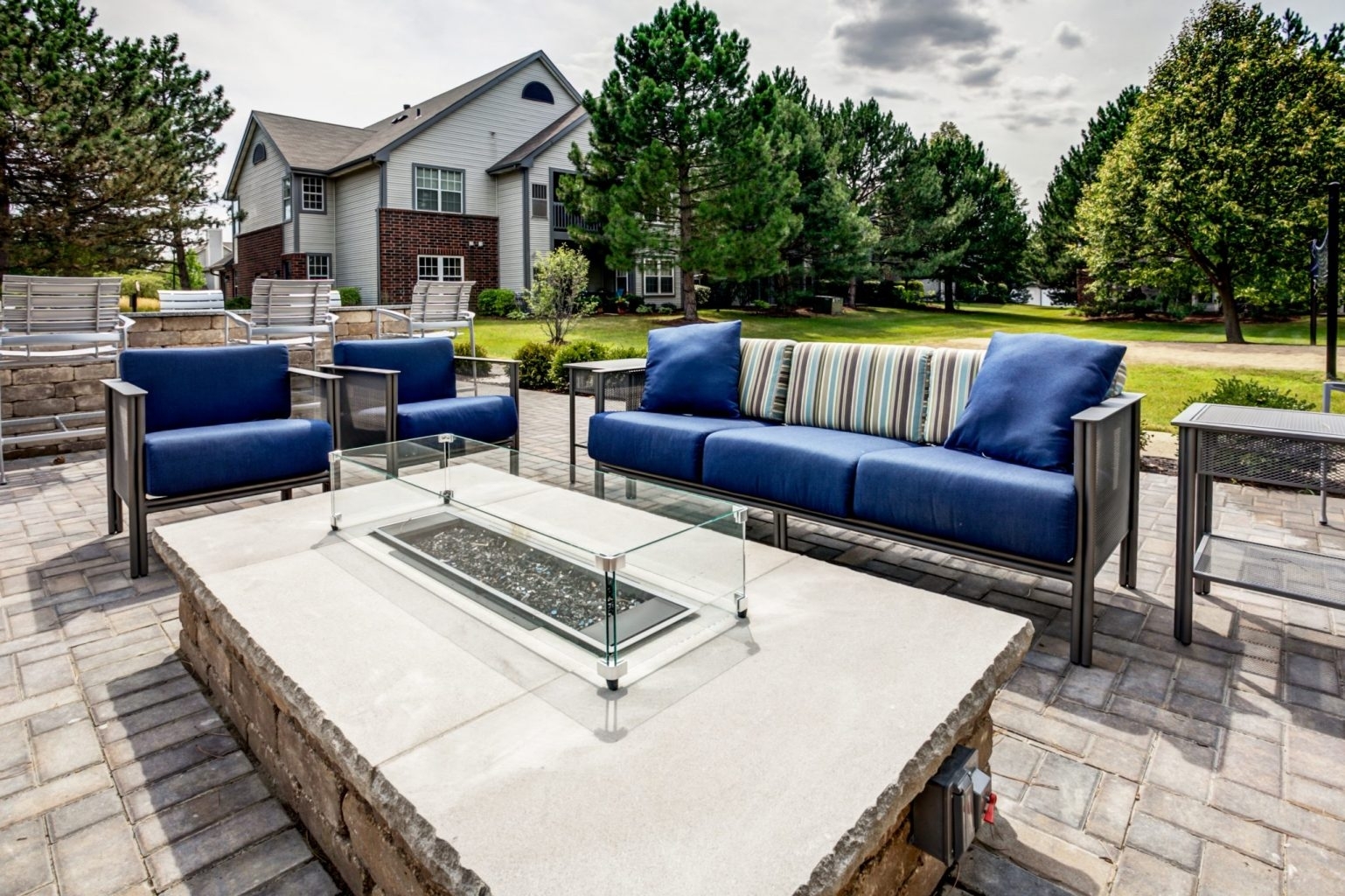 77 Kensington Circle #301, Wheaton, IL 60189