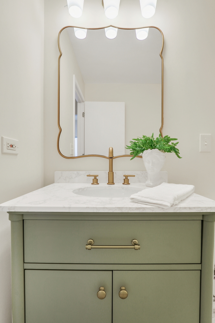 983 Ellsworth Drive, Grayslake, IL 60030