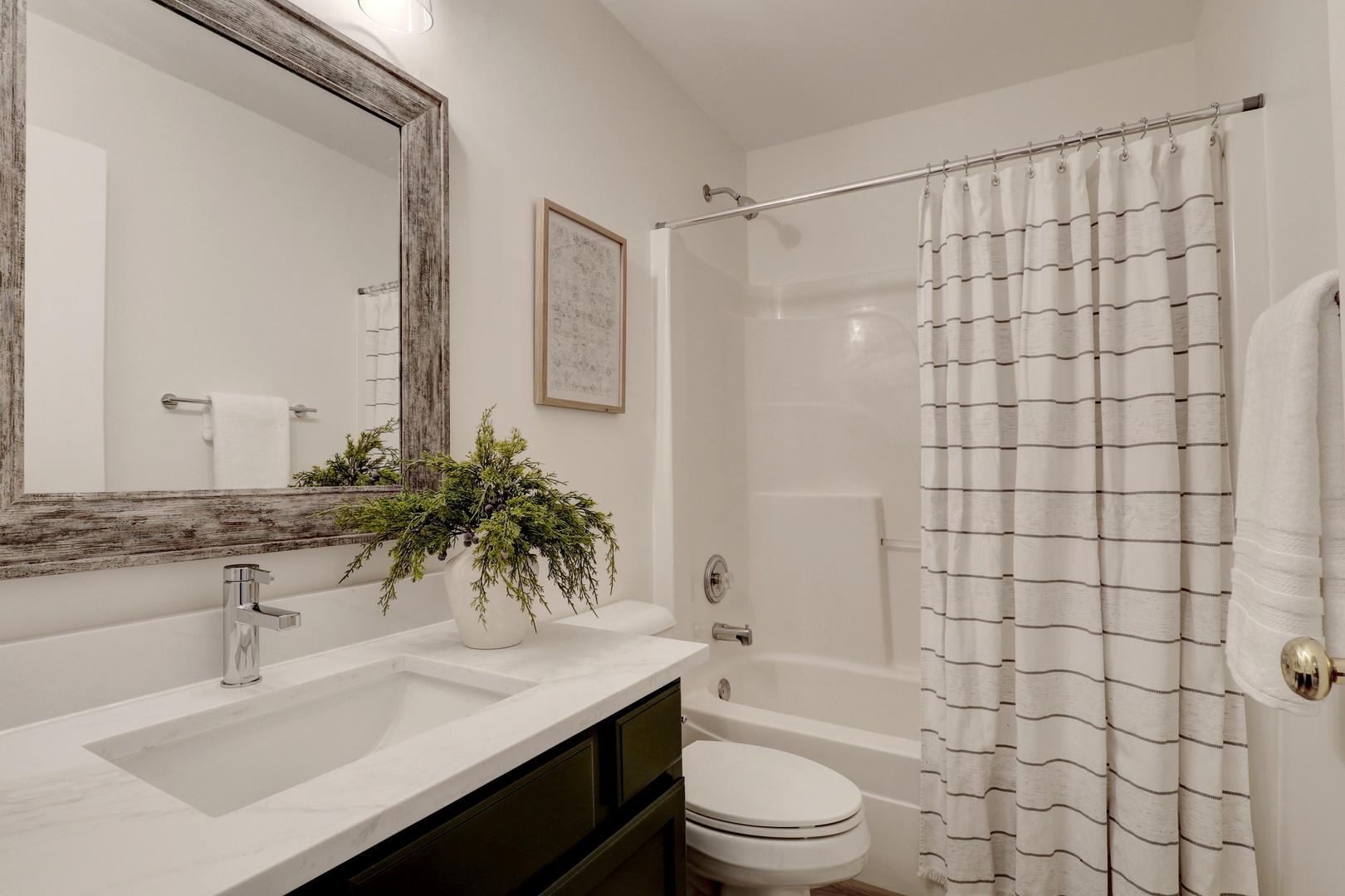 983 Ellsworth Drive, Grayslake, IL 60030