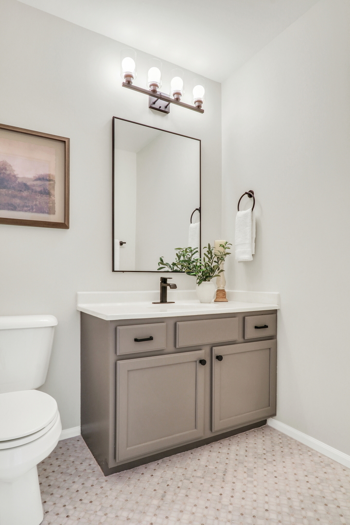 983 Ellsworth Drive, Grayslake, IL 60030