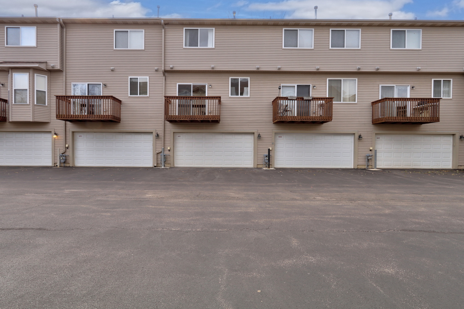 983 Ellsworth Drive, Grayslake, IL 60030