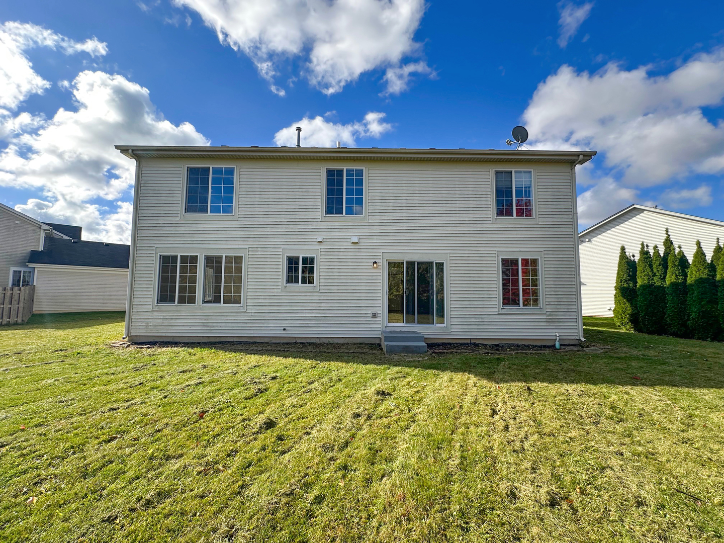 Round Lake, IL 60073