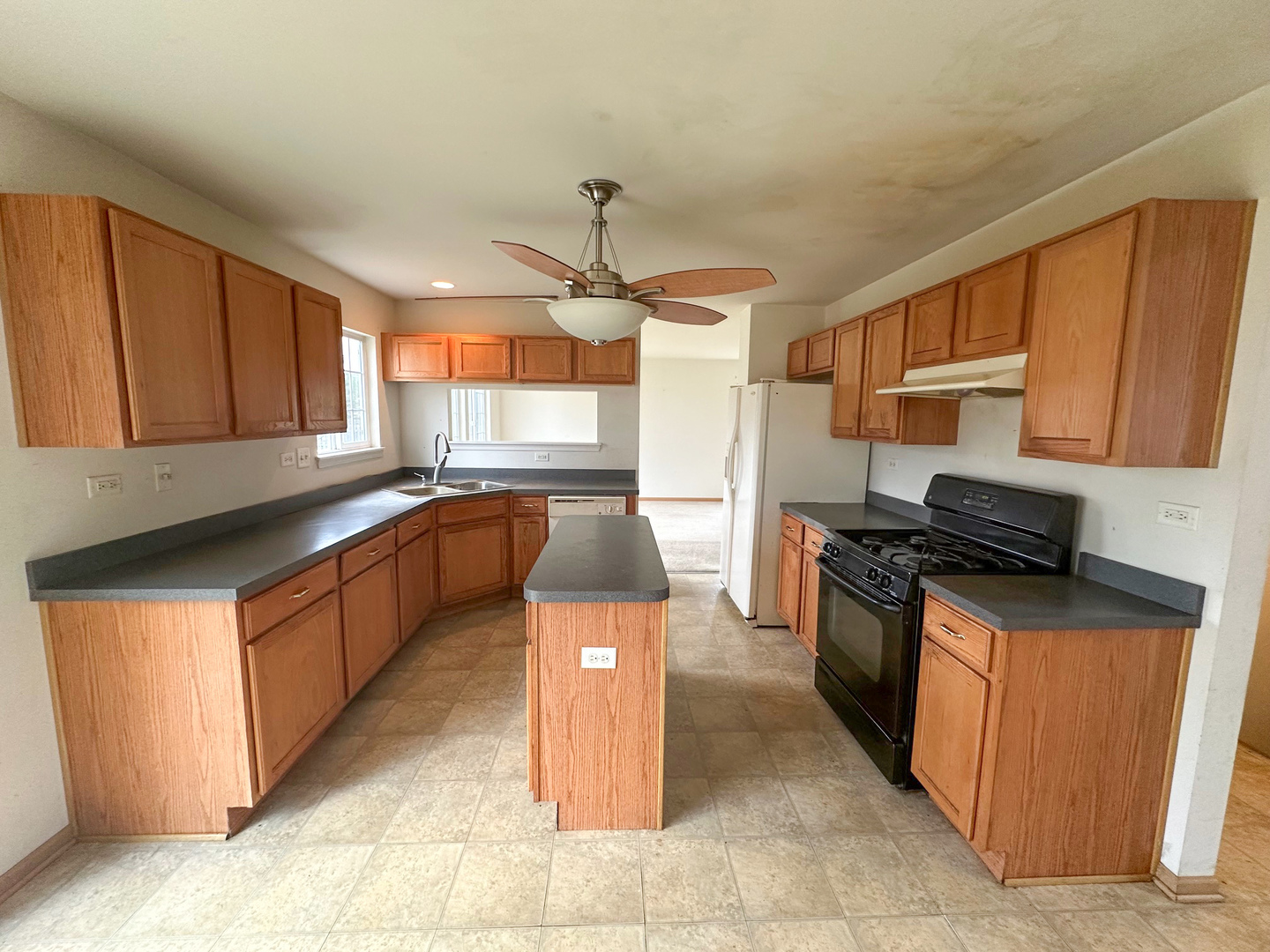 Round Lake, IL 60073