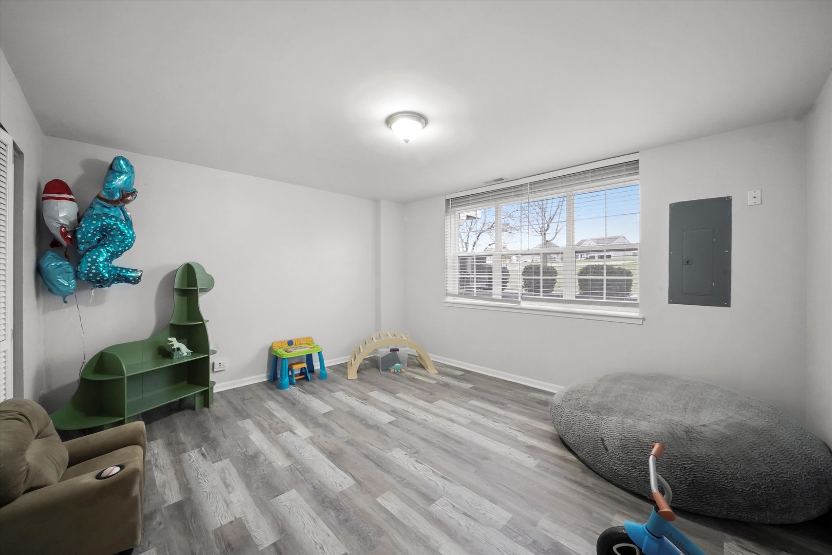 1458 Deer Pointe Drive, South Elgin, IL 60177