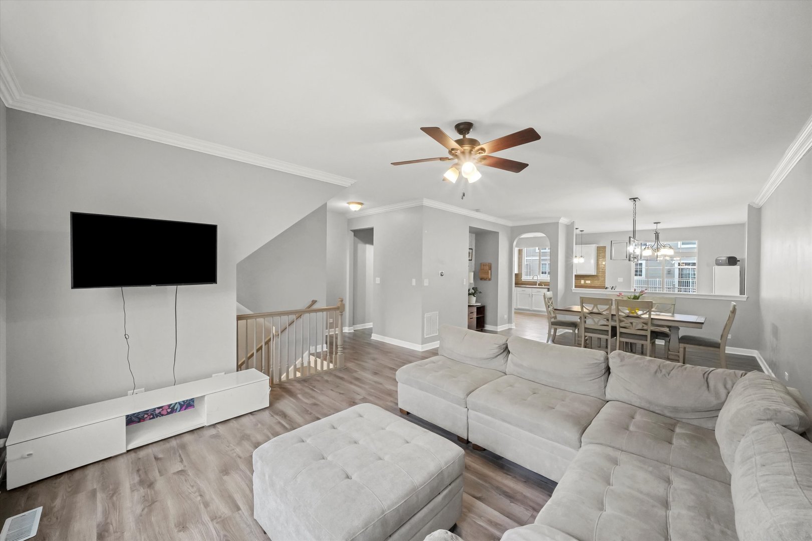 1458 Deer Pointe Drive, South Elgin, IL 60177