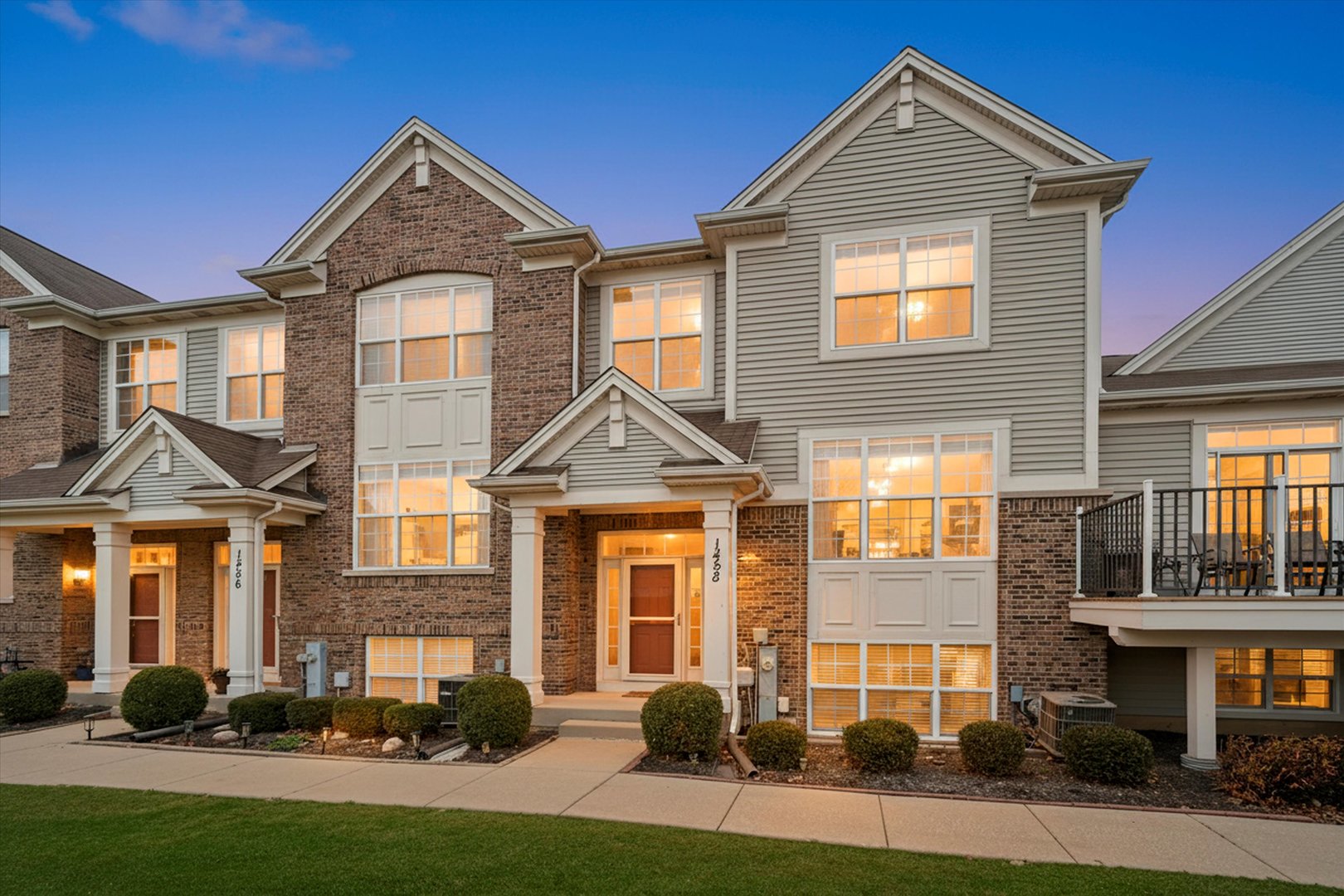 1458 Deer Pointe Drive, South Elgin, IL 60177