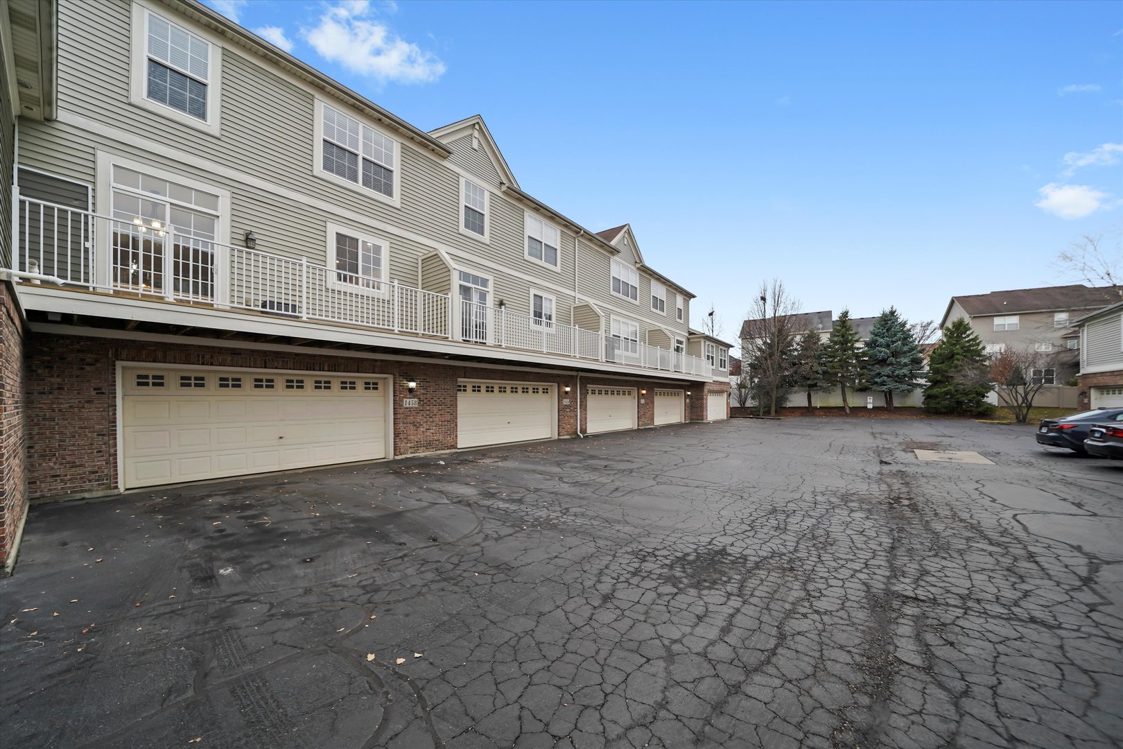 1458 Deer Pointe Drive, South Elgin, IL 60177