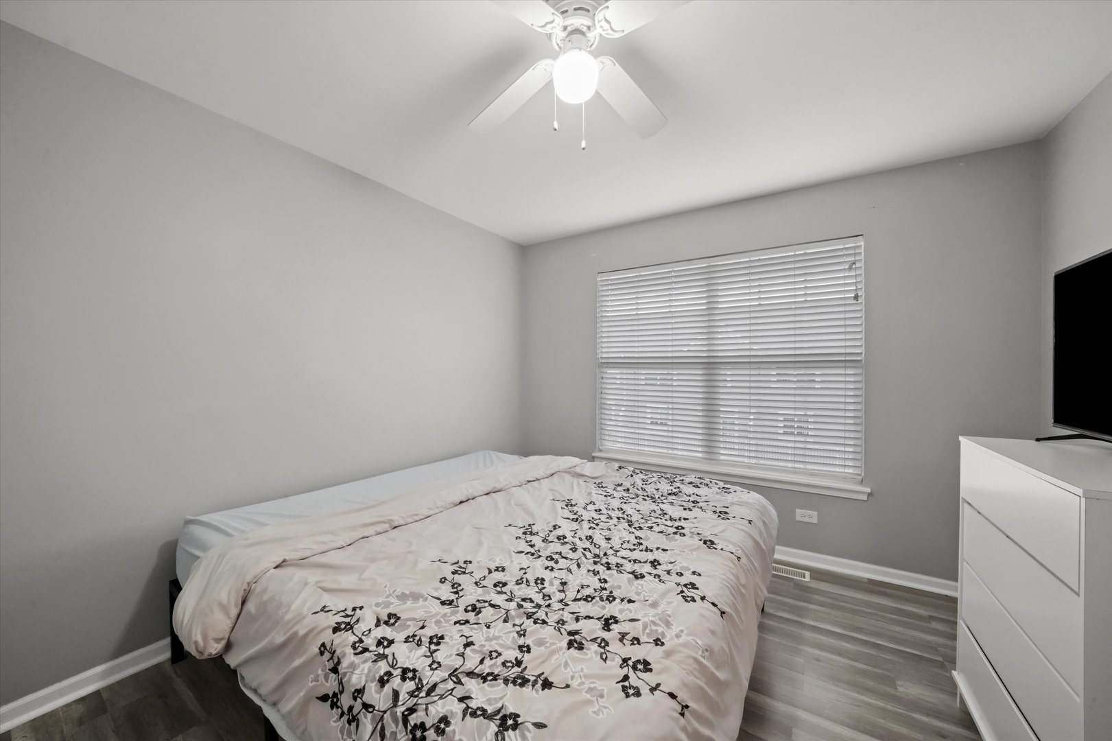 1458 Deer Pointe Drive, South Elgin, IL 60177