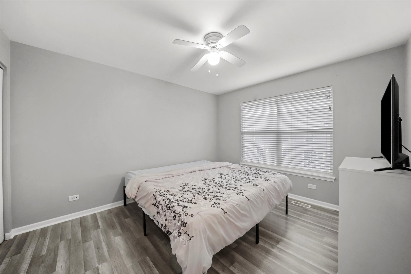 1458 Deer Pointe Drive, South Elgin, IL 60177