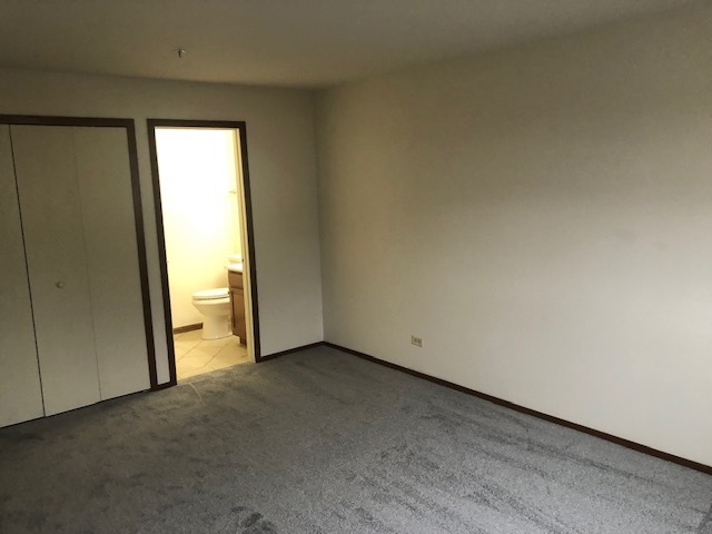 9429 S Kenton Avenue #2S, Oak Lawn, IL 60453