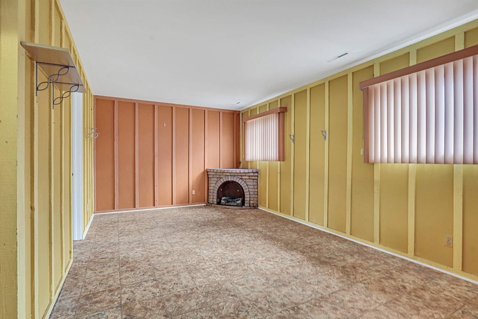 5002 W Dartmoor Drive, McHenry, IL 60050