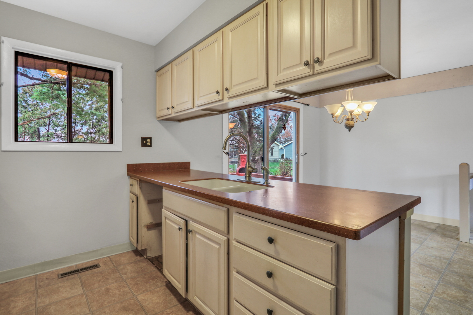 5002 W Dartmoor Drive, McHenry, IL 60050