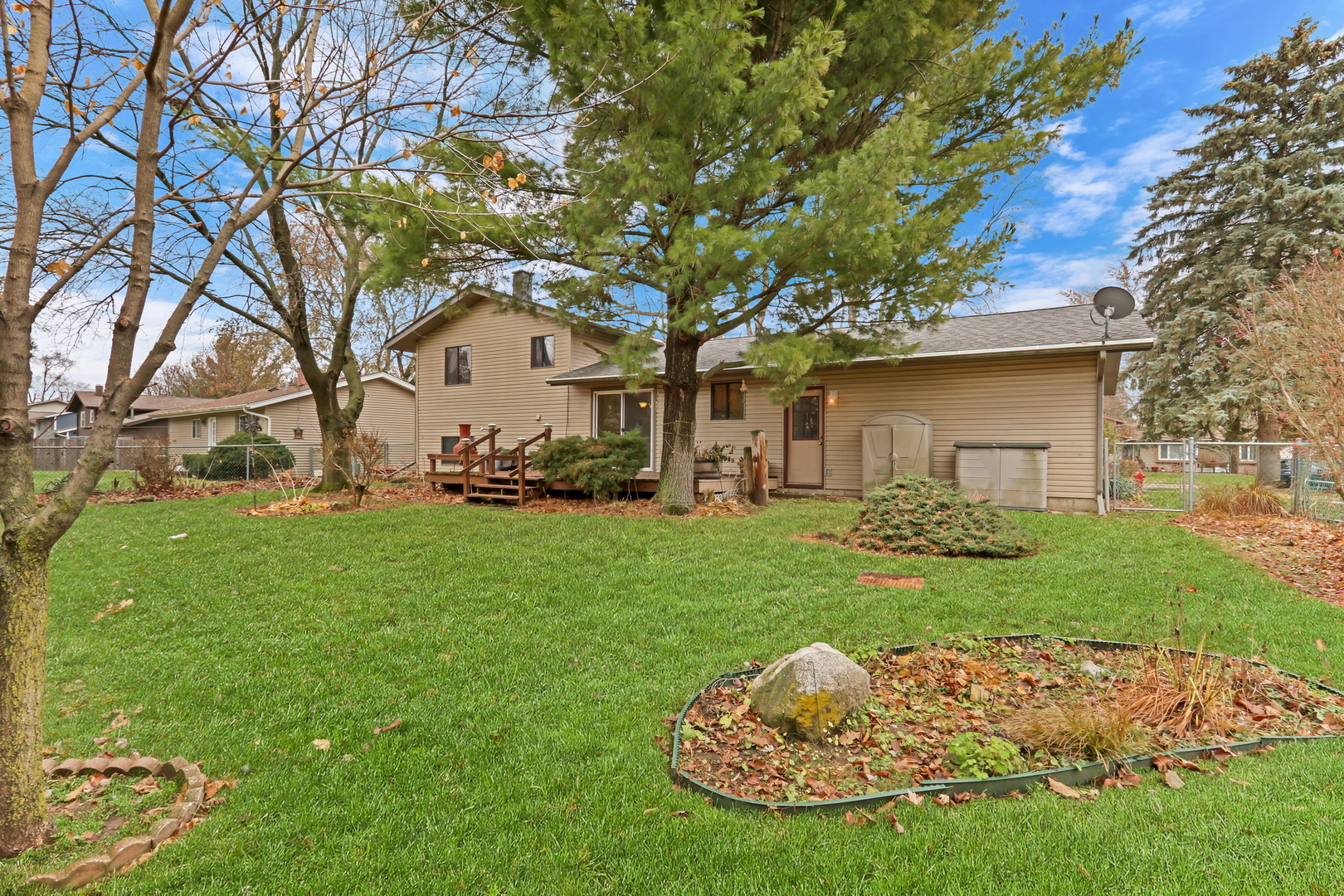 5002 W Dartmoor Drive, McHenry, IL 60050