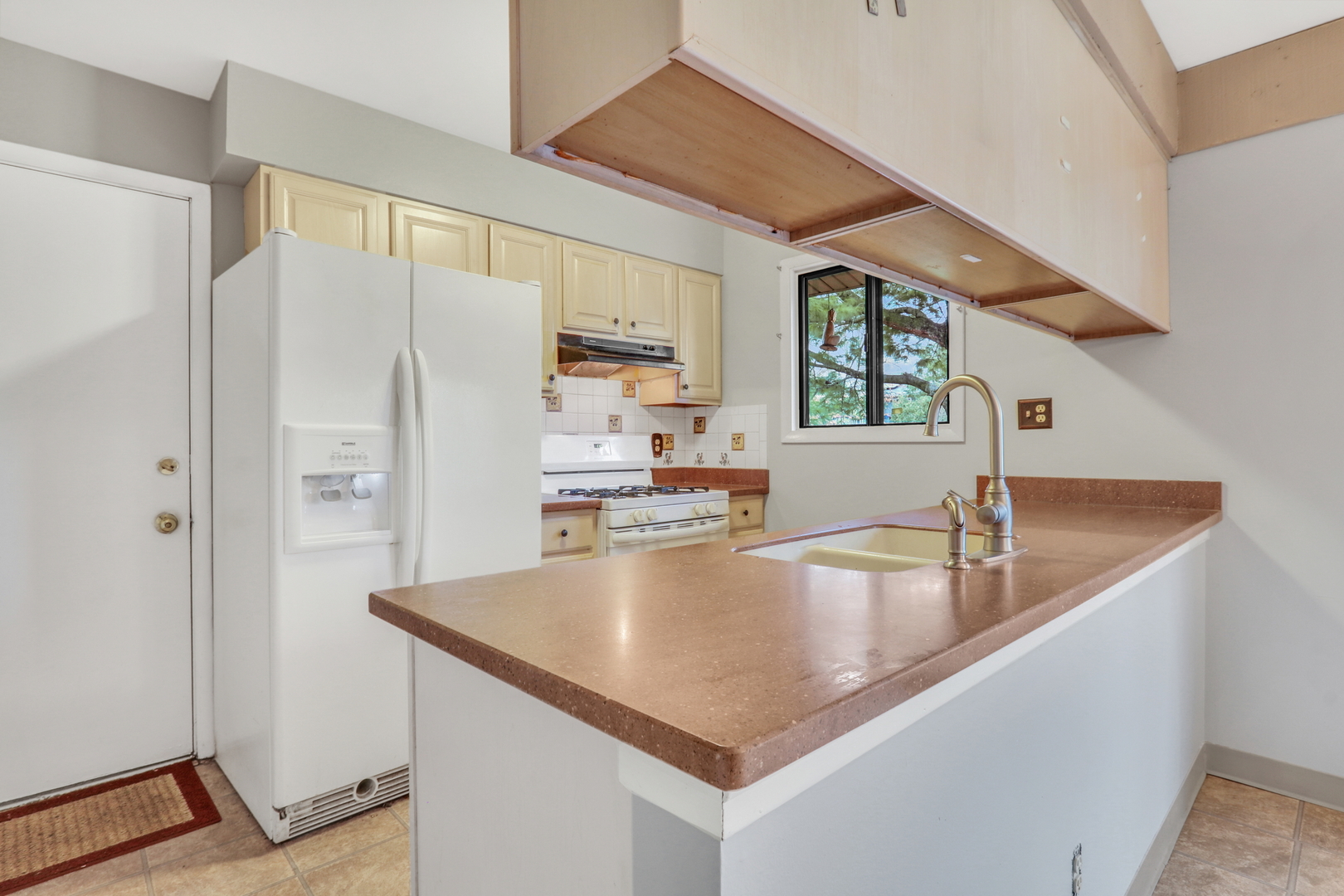 5002 W Dartmoor Drive, McHenry, IL 60050