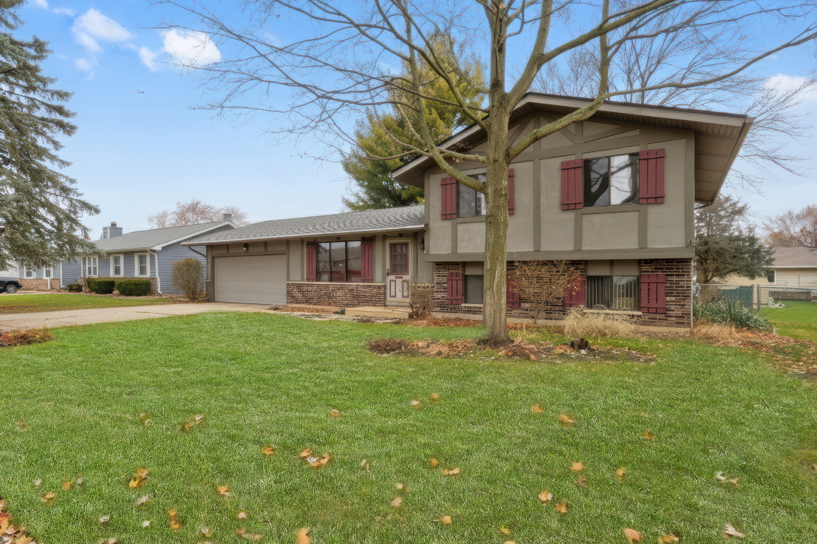 5002 W Dartmoor Drive, McHenry, IL 60050
