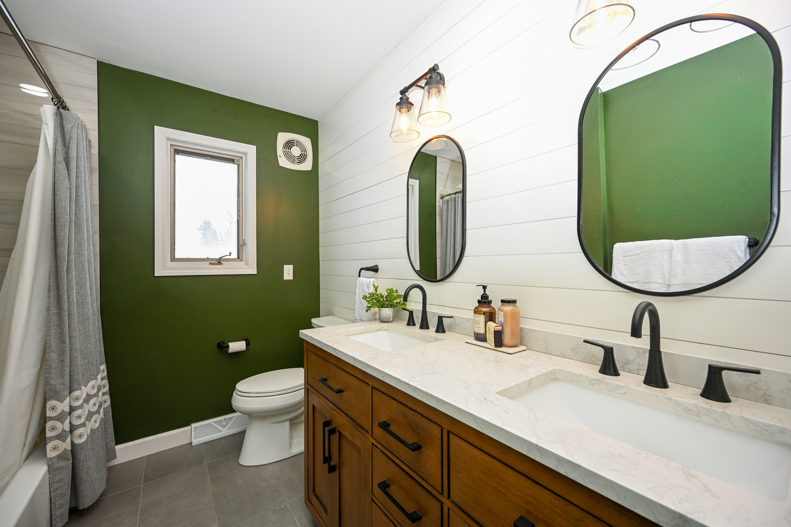 1N307 RICHARD Avenue, Wheaton, IL 60188