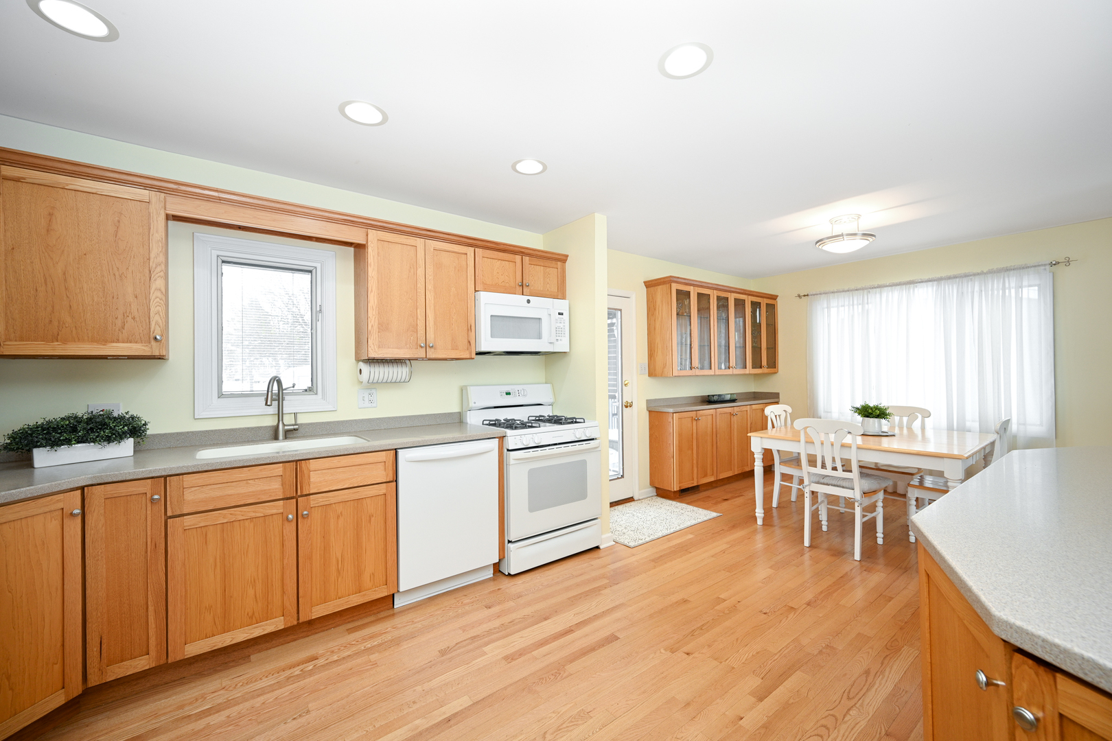 1N307 RICHARD Avenue, Wheaton, IL 60188