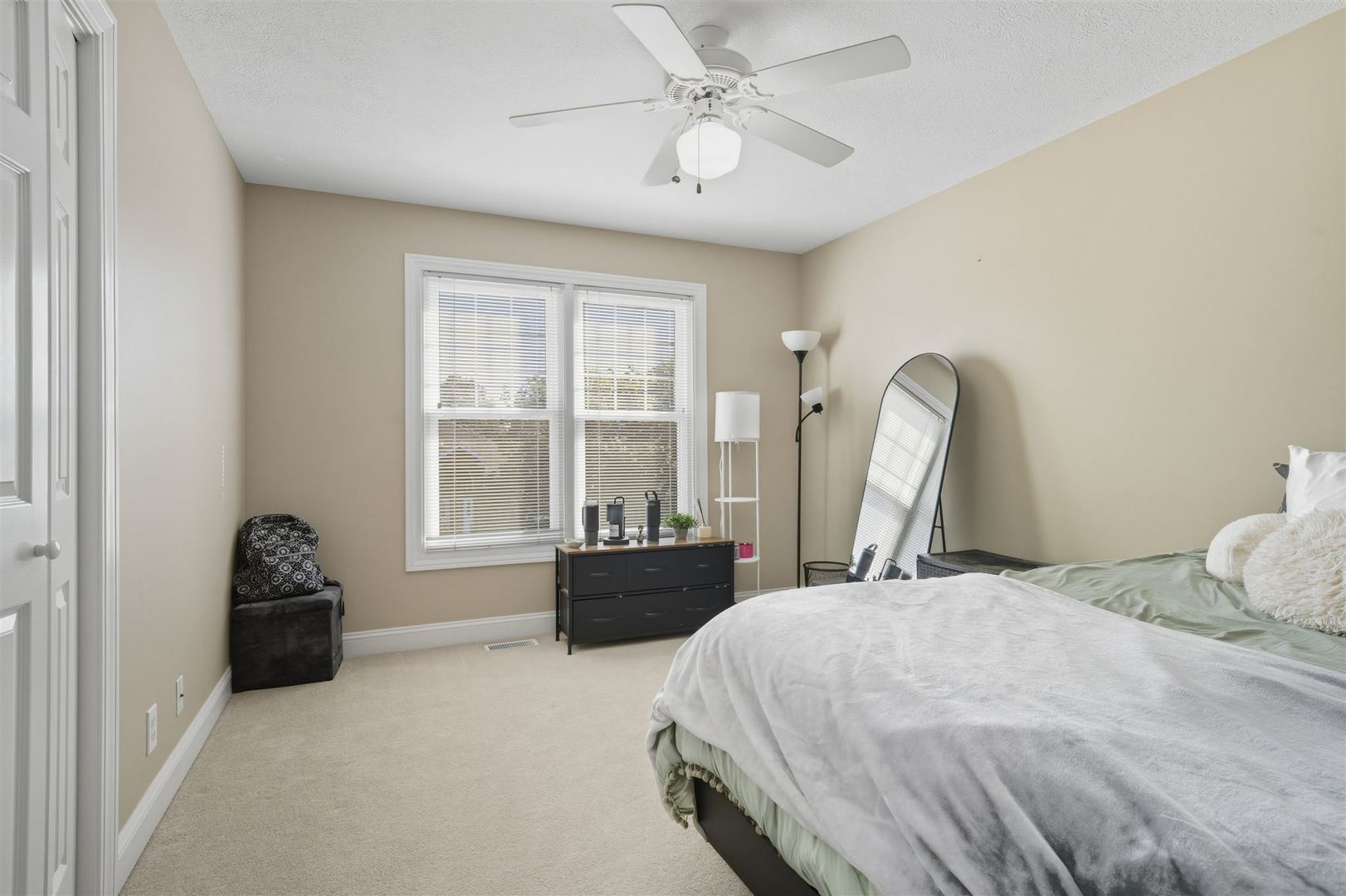 4 Scofield Court, Bloomington, IL 61704