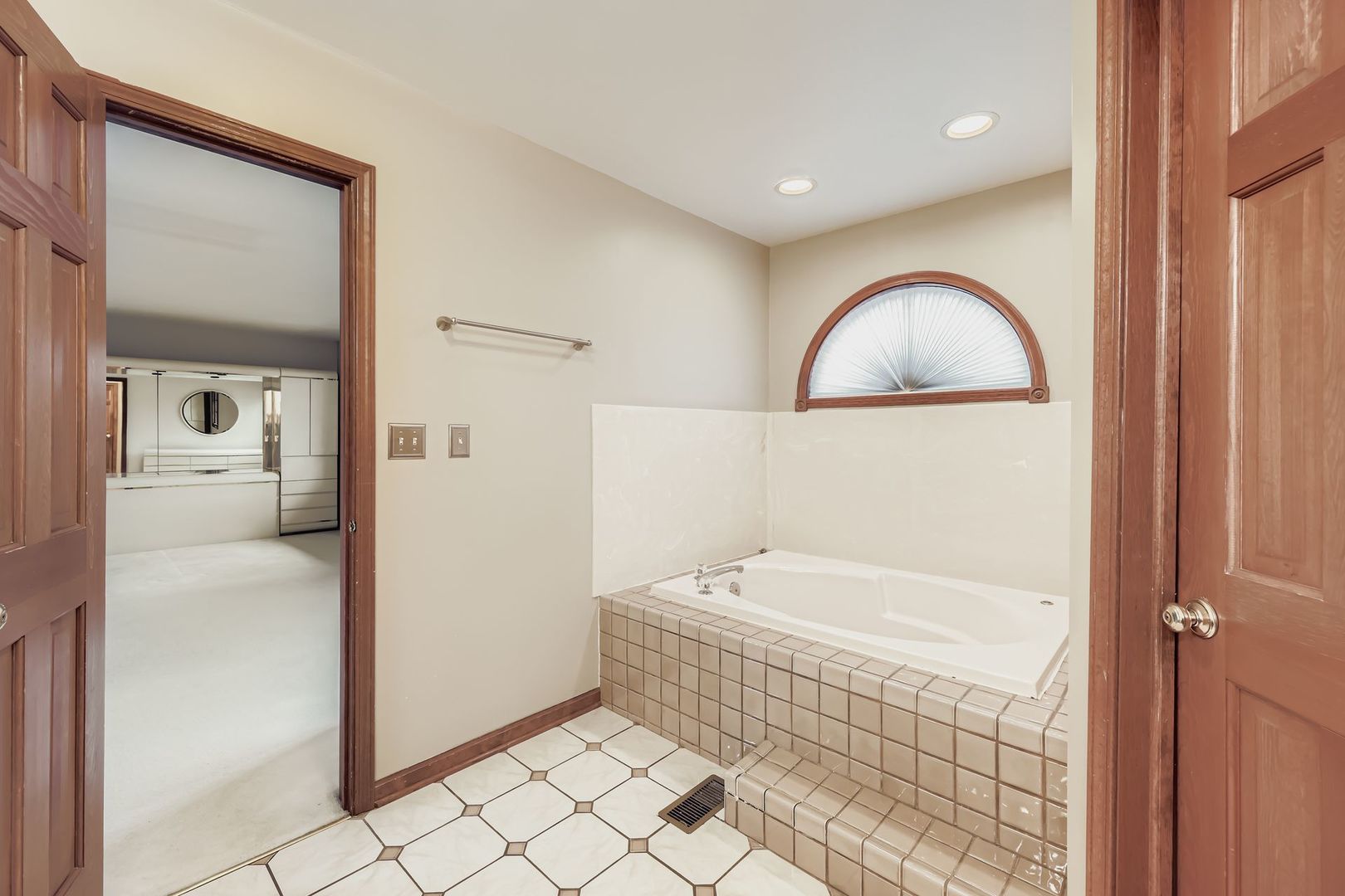 845 Harmon Boulevard, Hoffman Estates, IL 60169