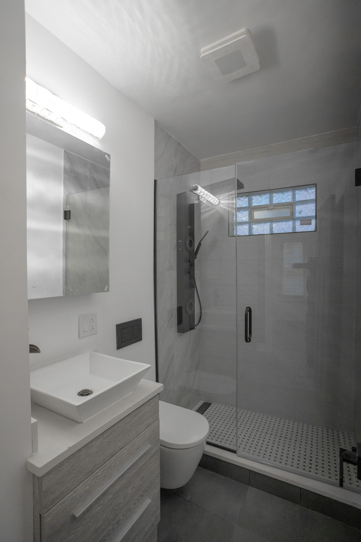 6614 W Belmont Avenue, Chicago, IL 60634