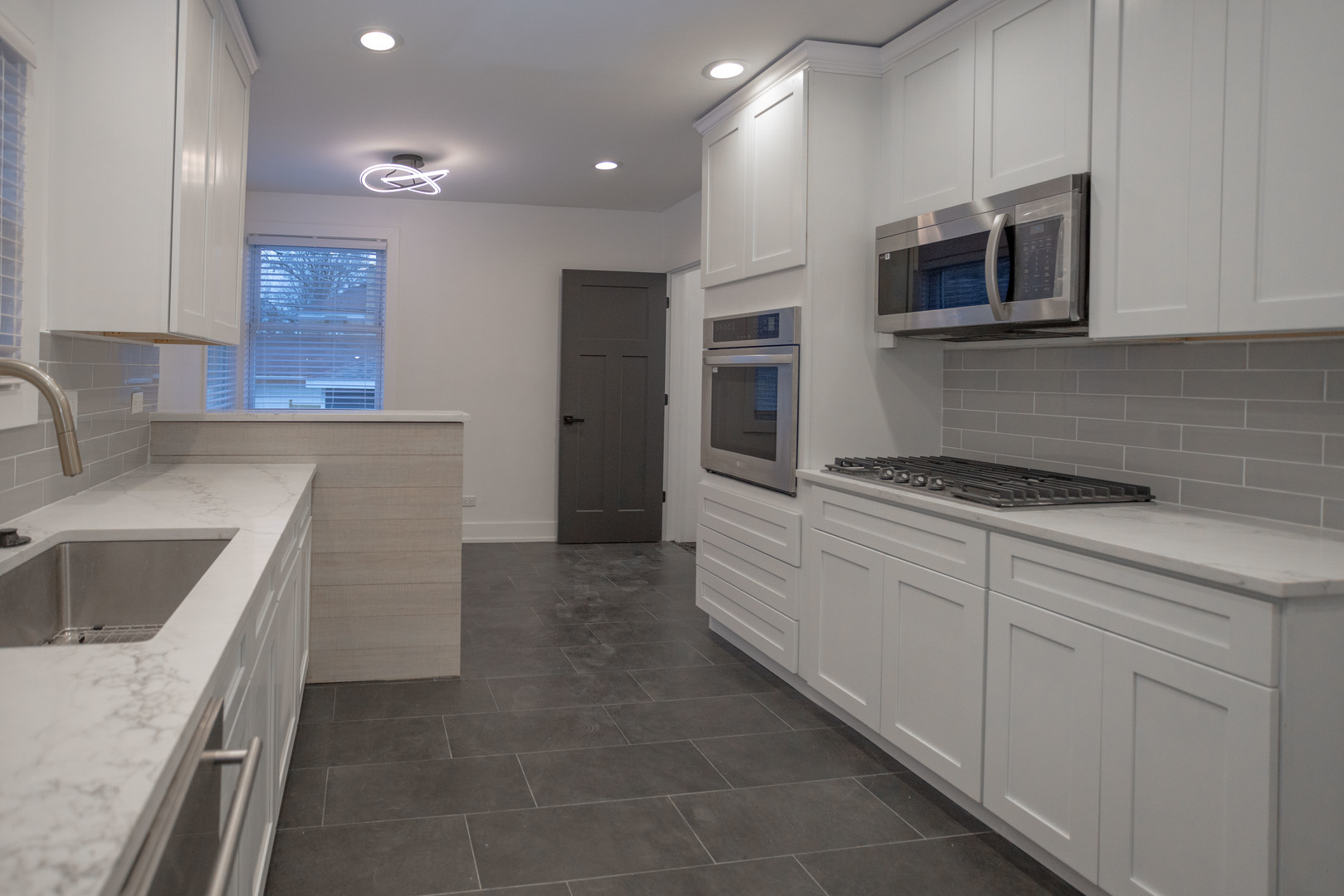 6614 W Belmont Avenue, Chicago, IL 60634