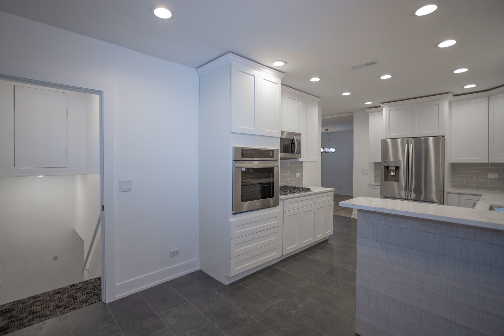 6614 W Belmont Avenue, Chicago, IL 60634