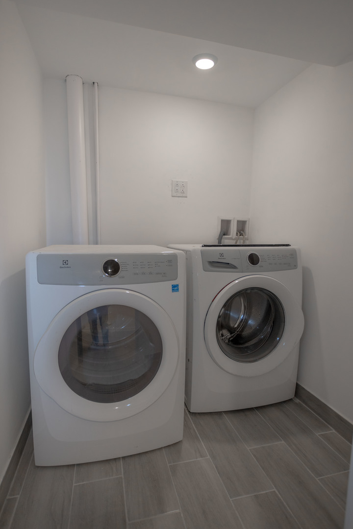 6614 W Belmont Avenue, Chicago, IL 60634