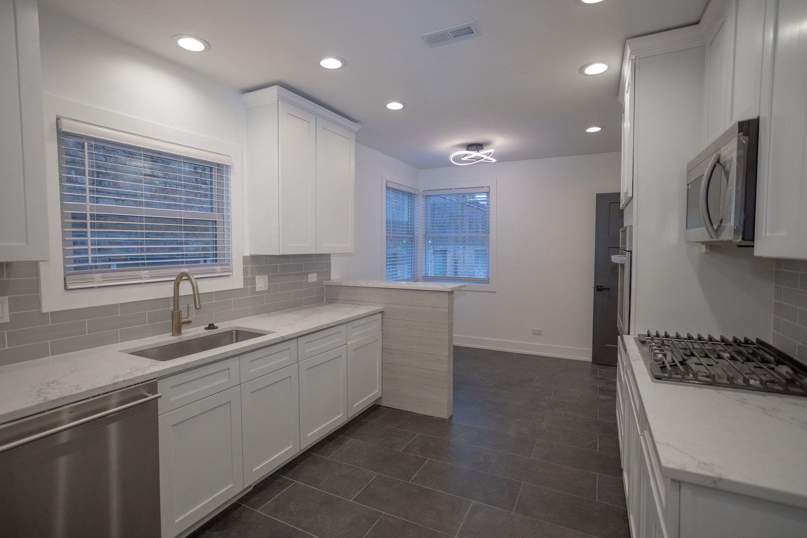 6614 W Belmont Avenue, Chicago, IL 60634