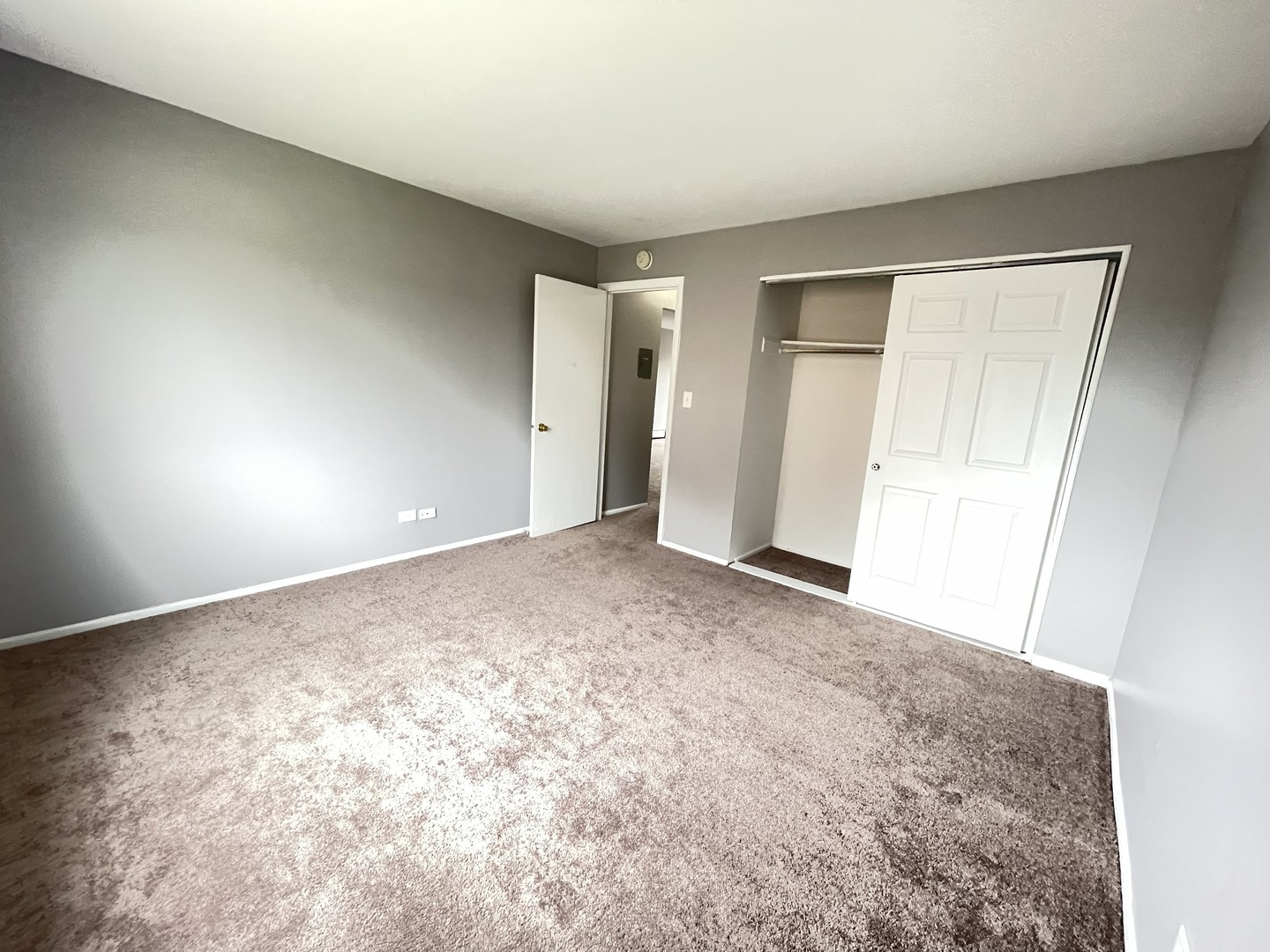 535 Brookside Drive #F, Westmont, IL 60559