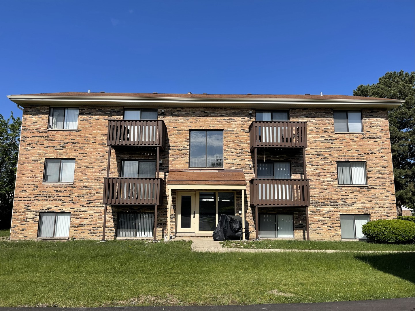 535 Brookside Drive #F, Westmont, IL 60559