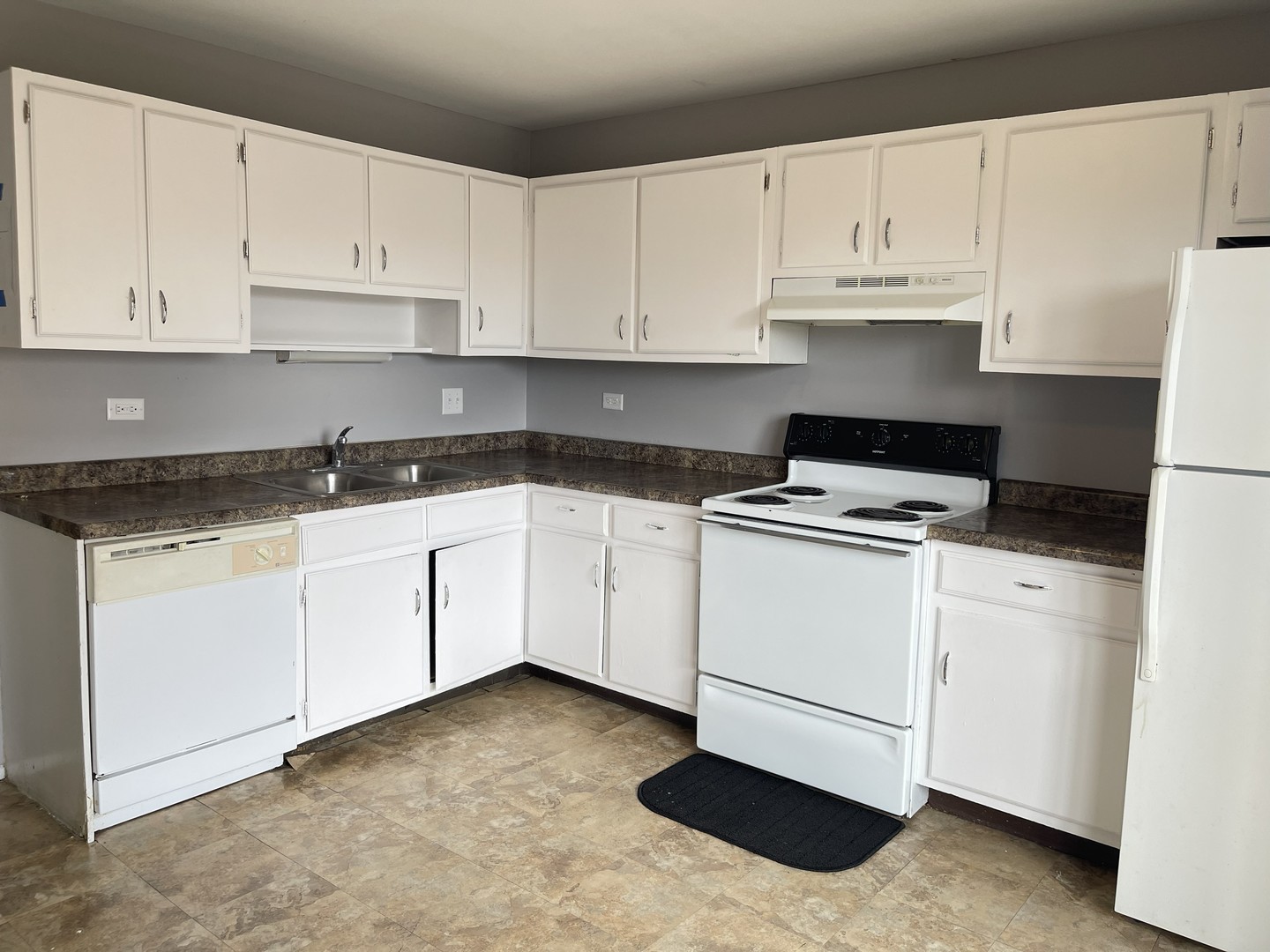 535 Brookside Drive #F, Westmont, IL 60559