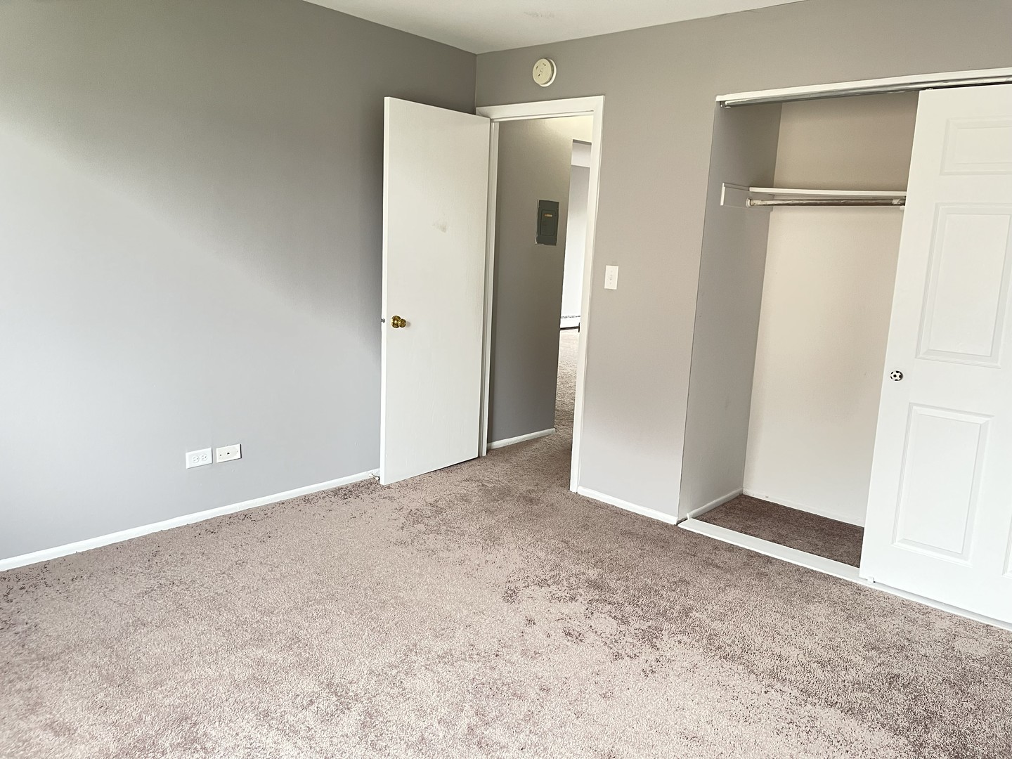 535 Brookside Drive #F, Westmont, IL 60559