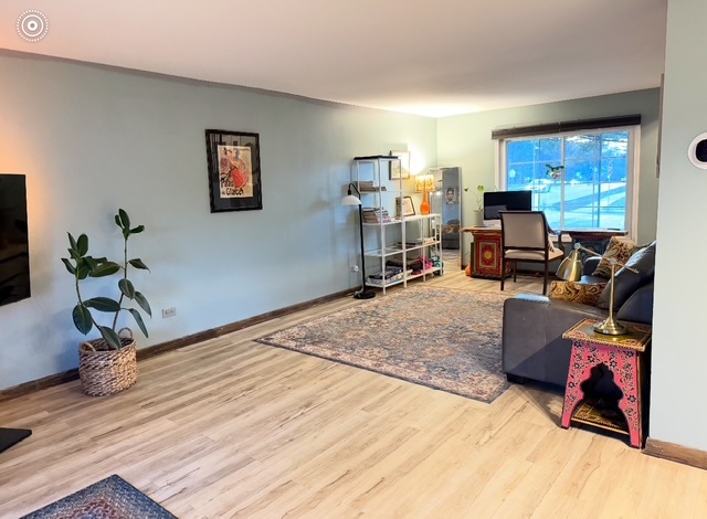 6725 Foxtree Avenue, Woodridge, IL 60517