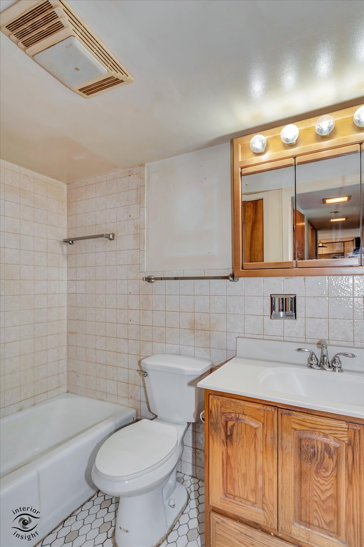 2900 Maple Avenue #22A, Downers Grove, IL 60515