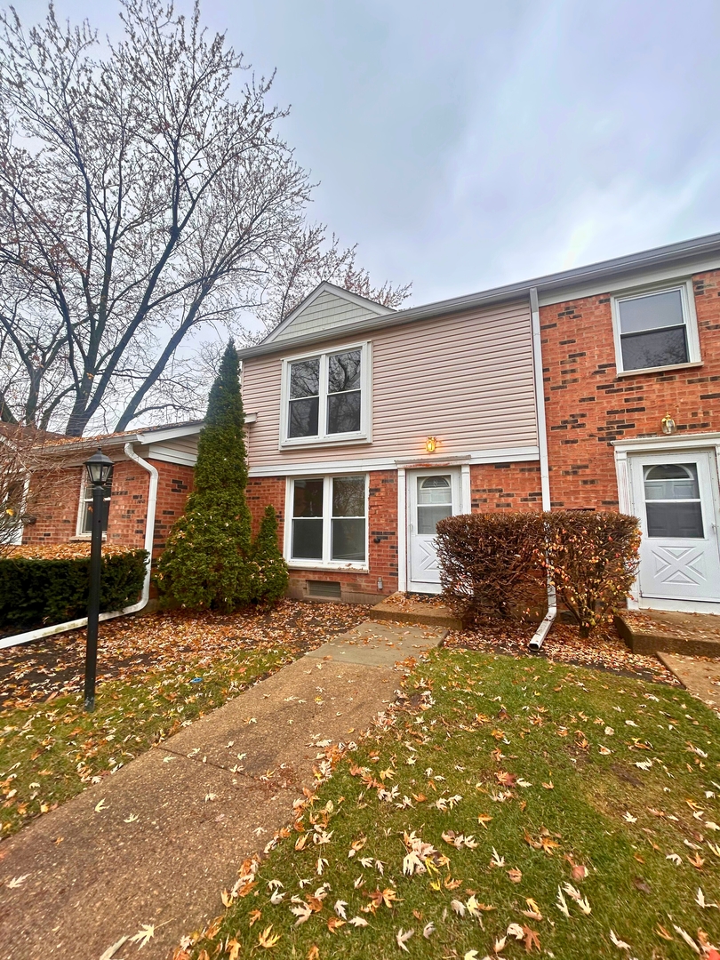 3065 Kingston Court, Streamwood, IL 60107