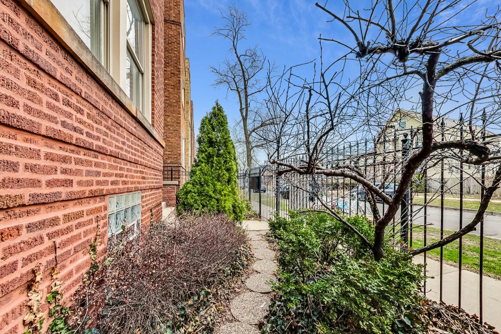 3330 W Hutchinson Street #3, Chicago, IL 60618